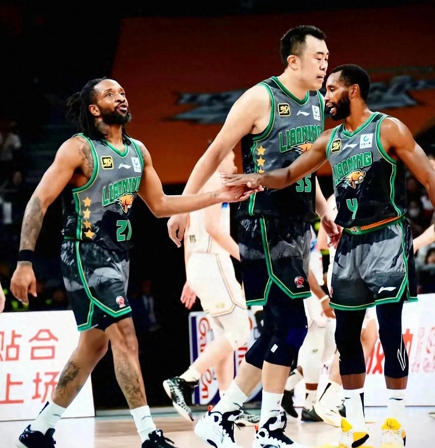今晚广厦男篮调整名单以备社区盾,门线救险环节打磨,球迷炸锅,阵容厚度经受考验的简单介绍 今晚广厦男篮调整名单以备社区盾,门线救险环节打磨,球迷炸锅,阵容厚度经受考验的简单介绍