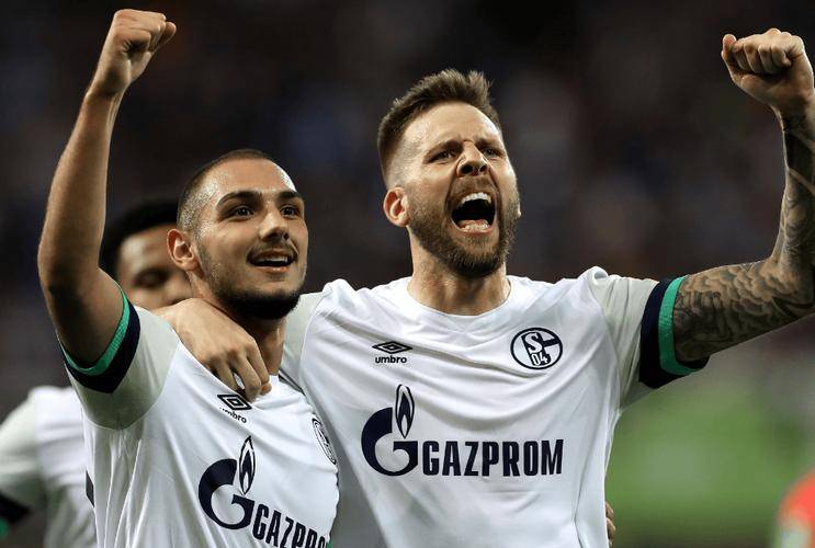 九游体育官网-今晨欧联焦点战；犹他爵士完成体检；压力陡增；轮换策略成焦点(欧美爵士乐与日韩爵士乐的融合)